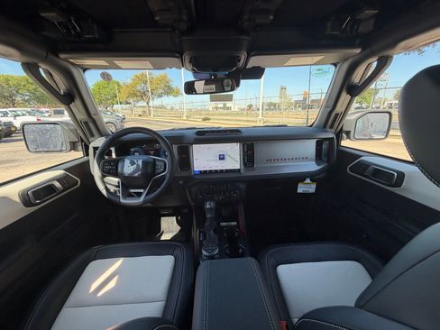 New 2026 Ford Bronco Outer Banks image 4