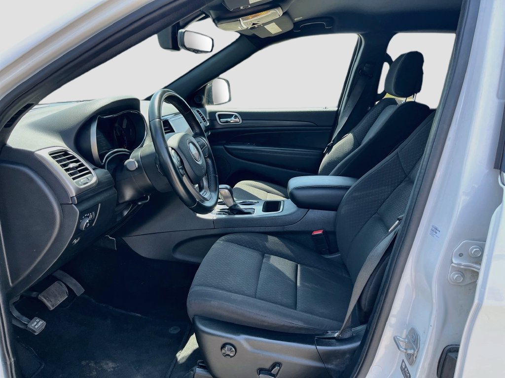 Used 2022 Jeep Grand Cherokee Laredo E AWD/4WD image 21