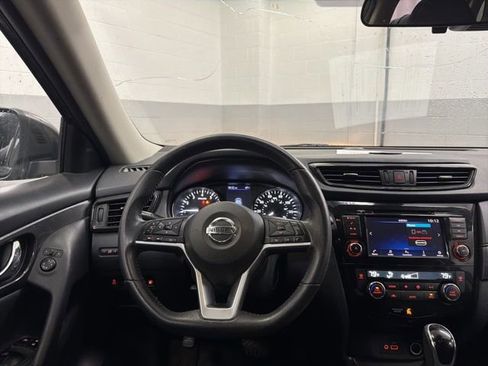 Used 2019 Nissan Rogue SV FWD image 11
