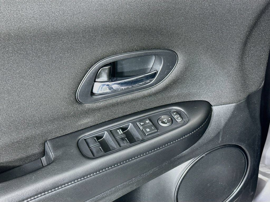 Used 2016 Honda HR-V LX image 17