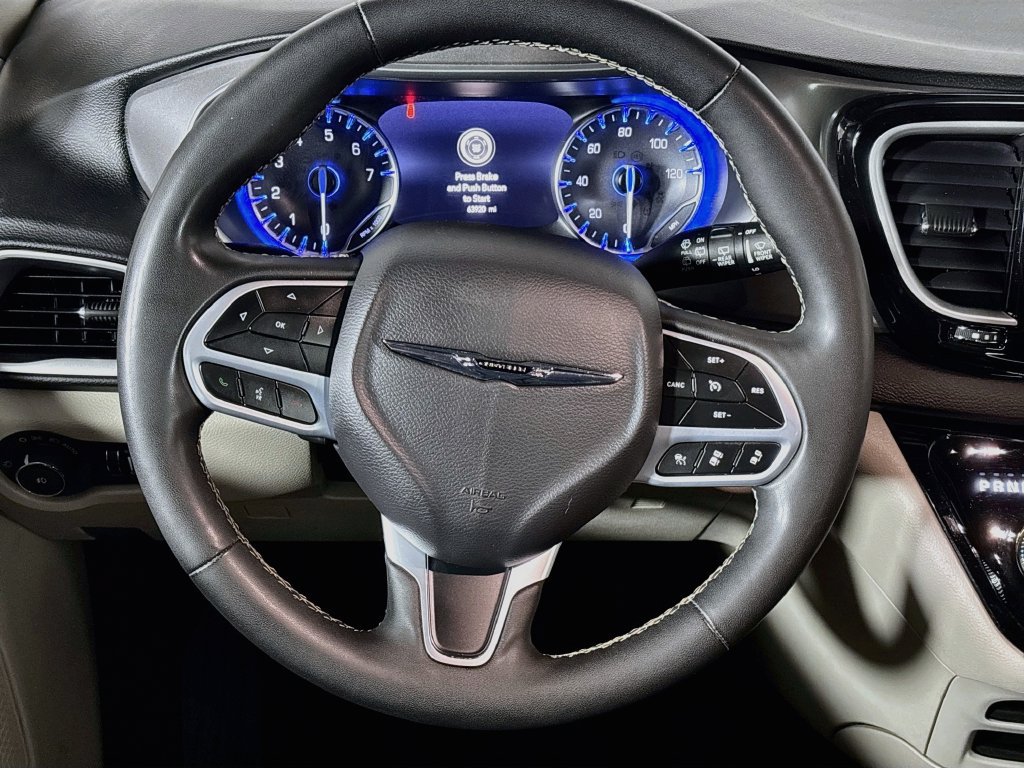 Used 2023 Chrysler Pacifica Touring-L FWD image 13