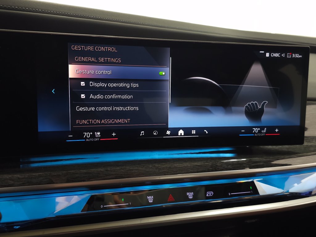 Used 2023 BMW 760i xDrive AWD/4WD image 30
