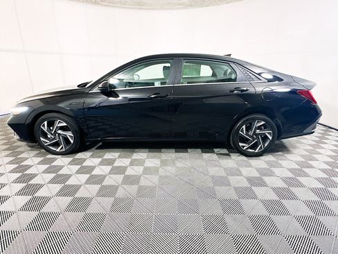 Used 2025 Hyundai Elantra SEL FWD image 6