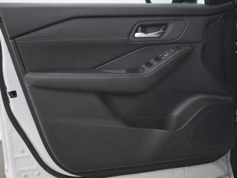 Used 2024 Nissan Rogue SL image 21