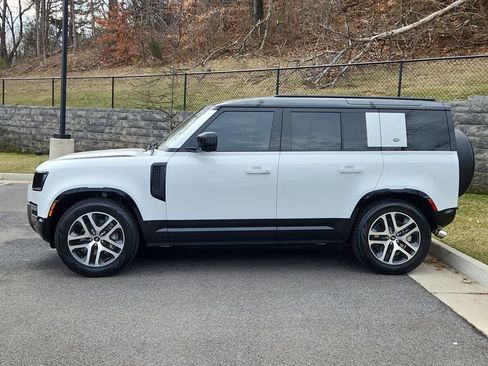 Used 2024 Land Rover Defender 110 X-Dynamic SE image 6