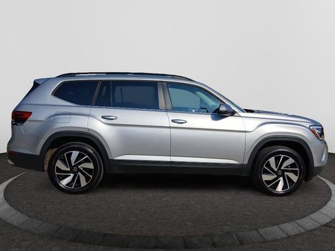 Certified 2025 Volkswagen Atlas SE FWD image 8