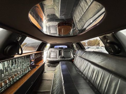 Used 2001 Lincoln Town Car Executive image 18