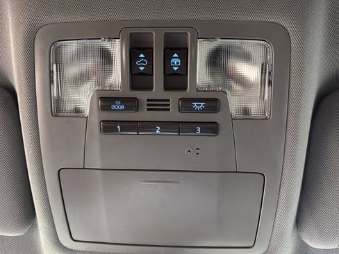 Used 2019 Toyota Highlander Limited AWD/4WD image 35