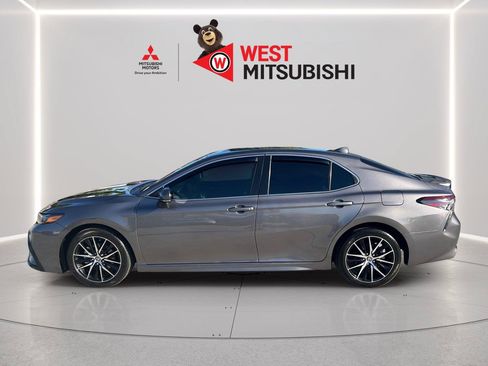 Used 2023 Toyota Camry SE FWD image 3