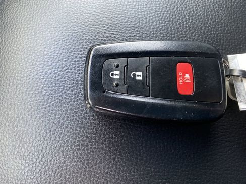 Used 2025 Toyota RAV4 XLE AWD/4WD image 34