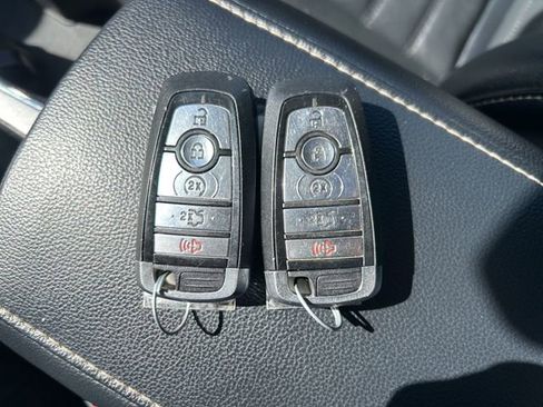 Used 2017 Ford Fusion SE w/ Fusion SE Technology Package image 34