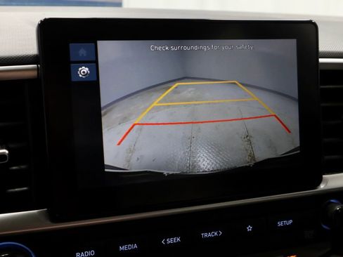 Used 2025 Hyundai Venue SEL FWD image 2
