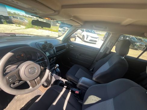 Used 2015 Jeep Patriot Sport FWD image 11