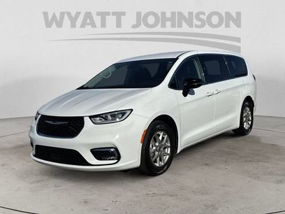 Used 2024 Chrysler Pacifica Touring-L