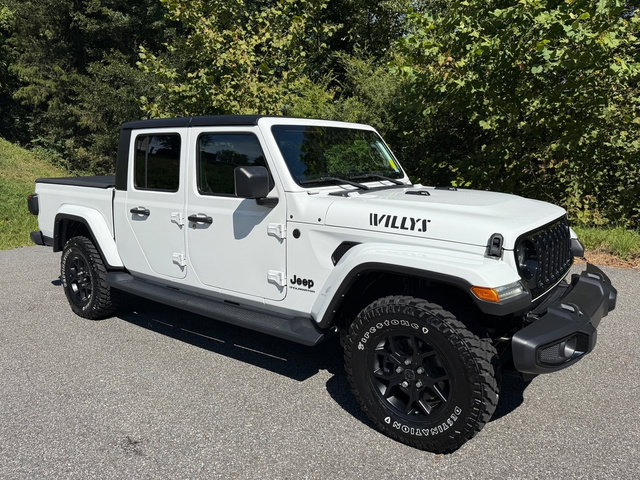 Used 2024 Jeep Gladiator Sport AWD/4WD image 4