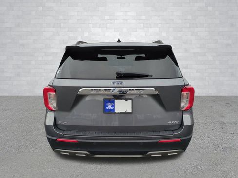 Certified 2022 Ford Explorer XLT w/ Equipment Group 202A image 5