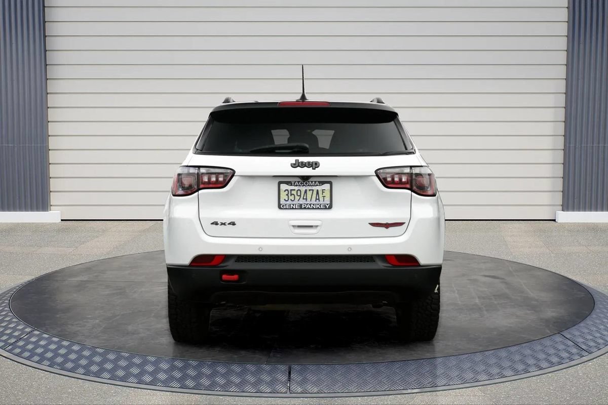 Used 2025 Jeep Compass Trailhawk AWD/4WD image 6