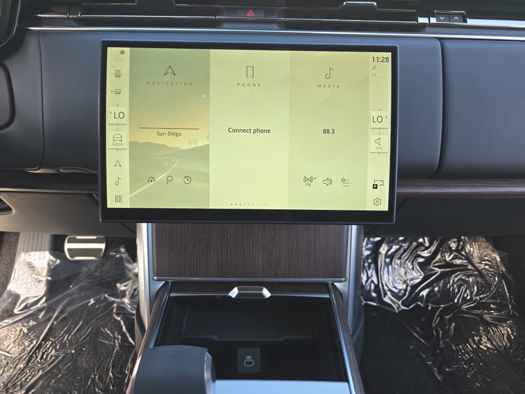 Certified 2025 Land Rover Range Rover SE AWD/4WD image 20