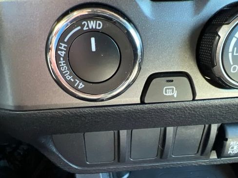 Used 2020 Toyota Tacoma TRD Sport AWD/4WD image 30