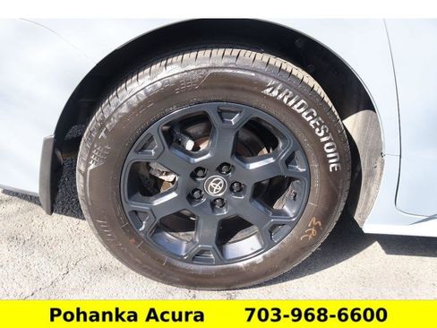 Used 2025 Toyota Sienna XLE Woodland Edition image 33