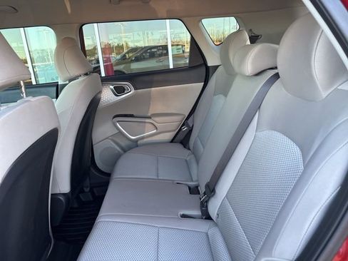 Used 2024 Kia Soul LX image 19