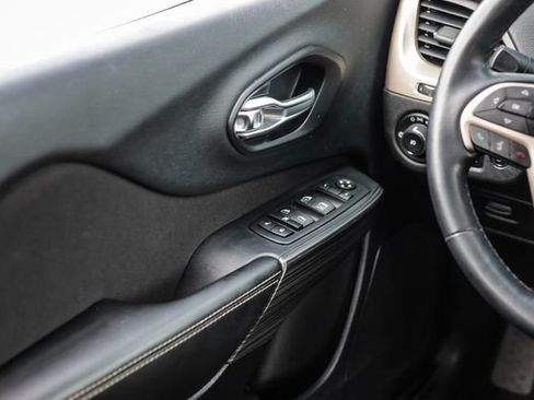 Used 2015 Jeep Cherokee Latitude w/ Comfort/Convenience Group AWD/4WD image 37