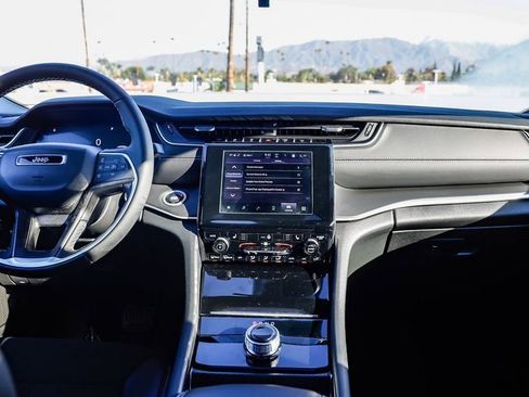 New 2025 Jeep Grand Cherokee L Altitude image 13