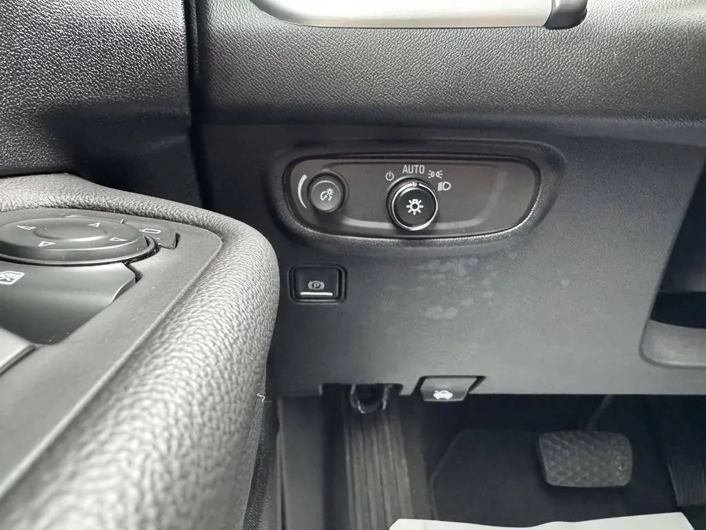 Used 2022 GMC Terrain SLE w/ Driver Convenience Package AWD/4WD image 23