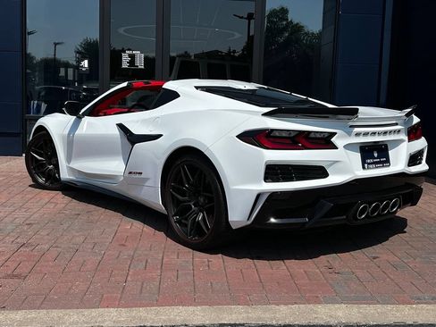Used 2024 Chevrolet Corvette Z06 RWD image 4