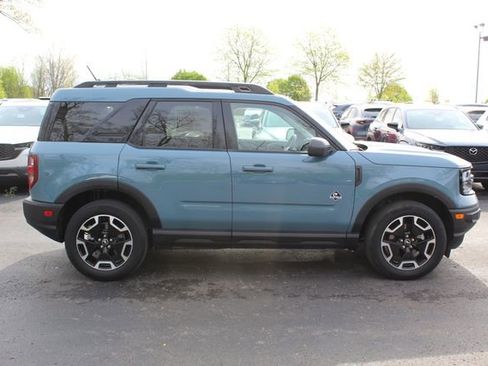 Used 2023 Ford Bronco Sport Outer Banks w/ Tech Package AWD/4WD image 2