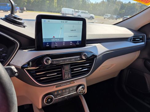 Used 2020 Ford Escape SEL image 8