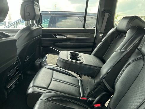 Used 2024 Jeep Wagoneer L Series II w/ Flexible Seating Group RWD image 6