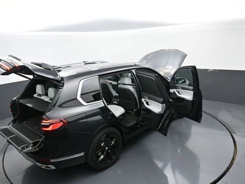Used 2025 BMW X7 xDrive40i w/ Premium Package image 45