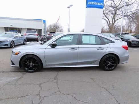 Used 2023 Honda Civic Sport image 3