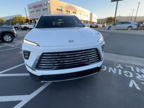 Used 2025 Buick Enclave Preferred image 3