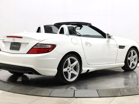 Used 2015 Mercedes-Benz SLK 250 image 4