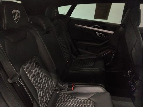 Used 2020 Lamborghini Urus image 43