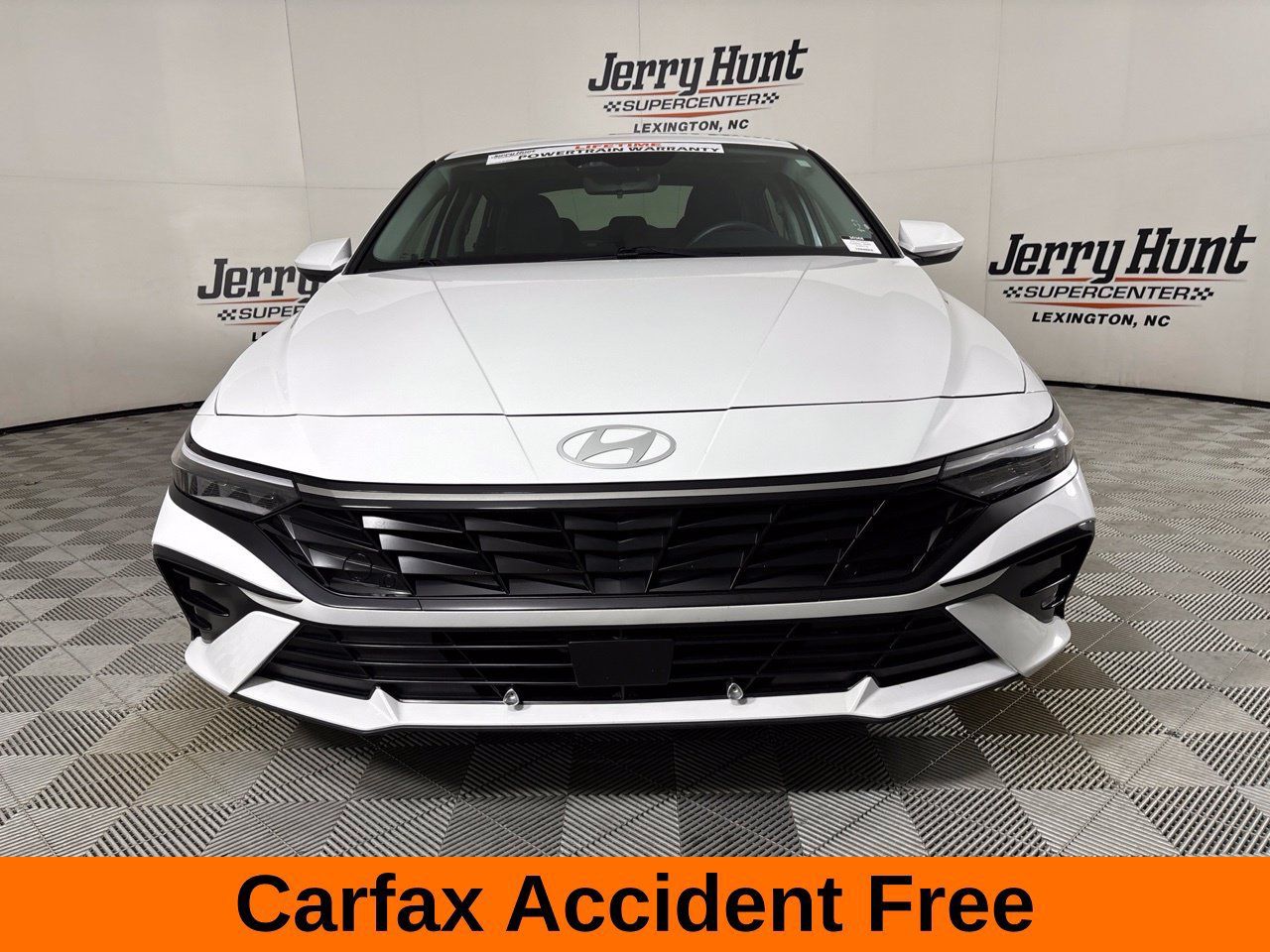 Used 2025 Hyundai Elantra SEL FWD image 3