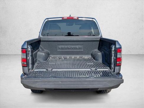 Used 2023 Nissan Frontier SV image 6