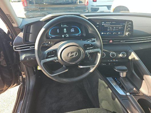 Used 2026 Hyundai Elantra SE FWD image 13