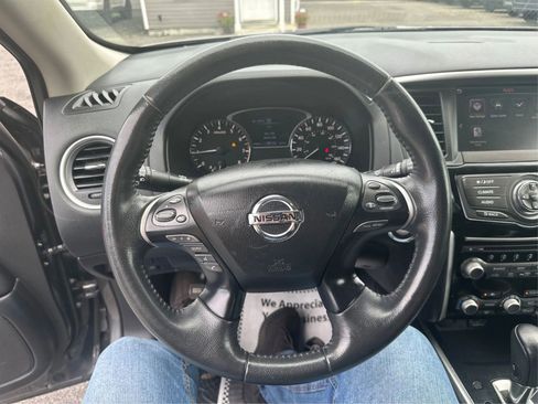 Used 2019 Nissan Pathfinder SV image 23