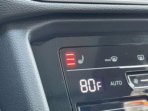 New 2026 Volkswagen Taos SE FWD image 15