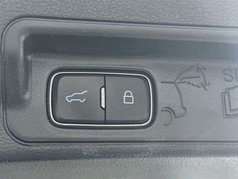 Used 2021 Ford Explorer XLT RWD image 30