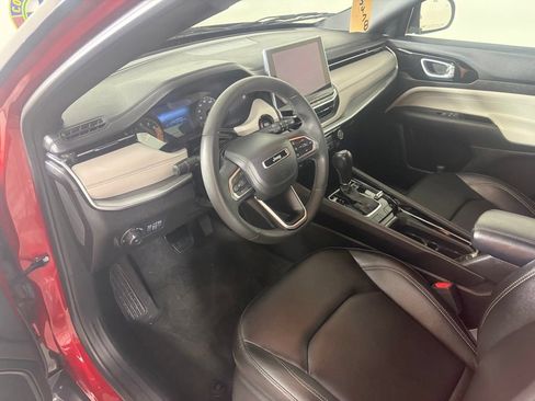 Used 2025 Jeep Compass Limited AWD/4WD image 8