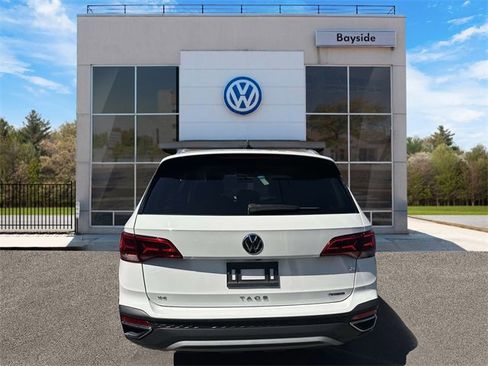 Certified 2022 Volkswagen Taos SE image 4
