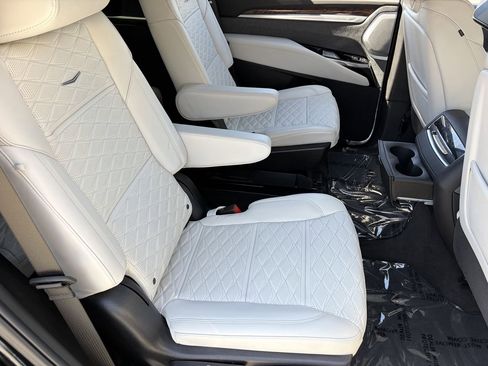 Certified 2025 Cadillac Escalade Sport Platinum w/ LPO, ONYX Package AWD/4WD image 14