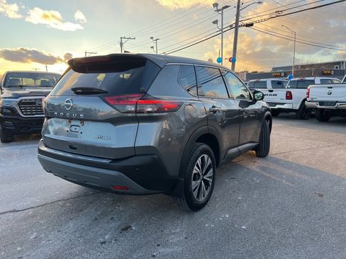 Used 2021 Nissan Rogue SV image 7