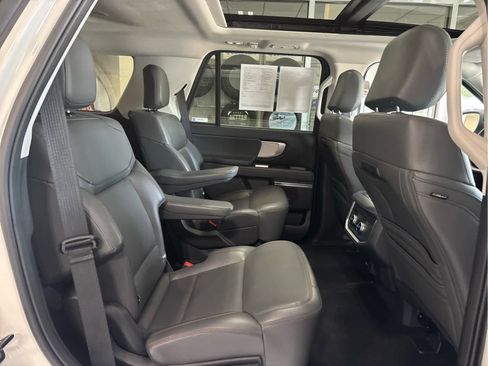 Used 2025 Ford Expedition Active AWD/4WD image 36
