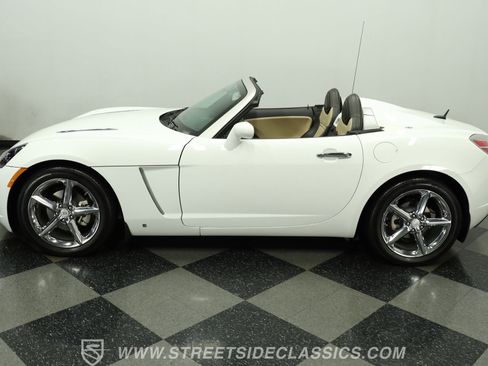Used 2009 Saturn Sky Red Line image 2