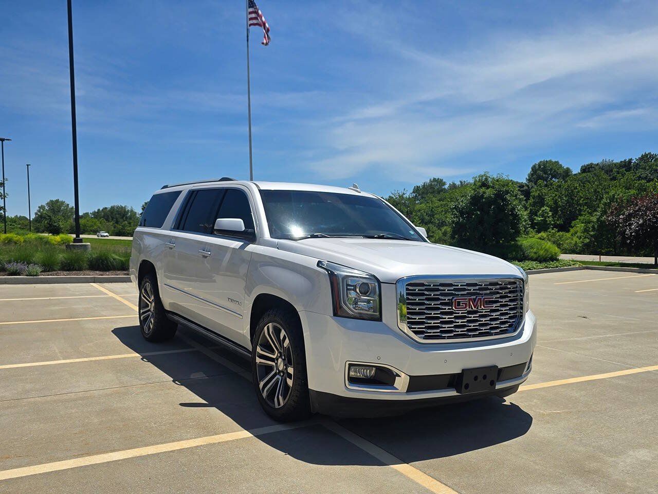 Used 2018 GMC Yukon XL Denali w/ Denali Ultimate Package AWD/4WD image 5